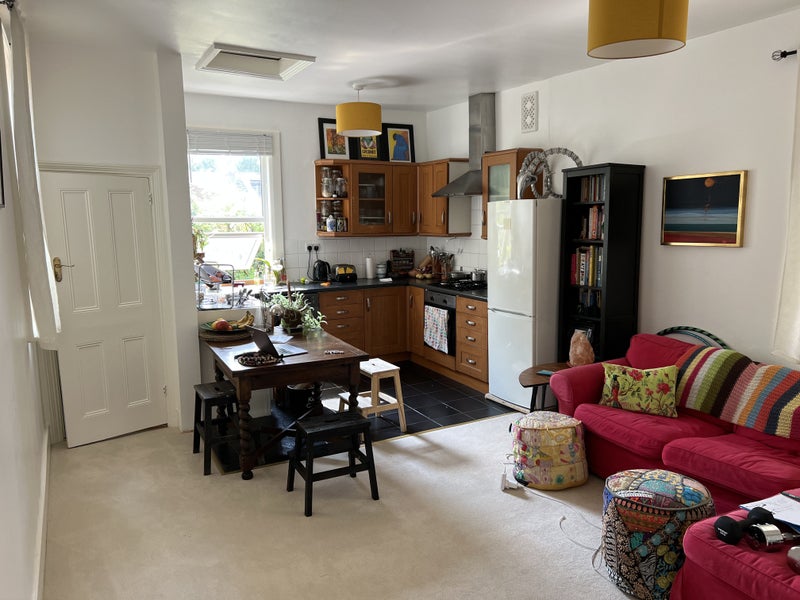 Furnished bedroom in lovely home - student accommodation in South Ealing - img_4