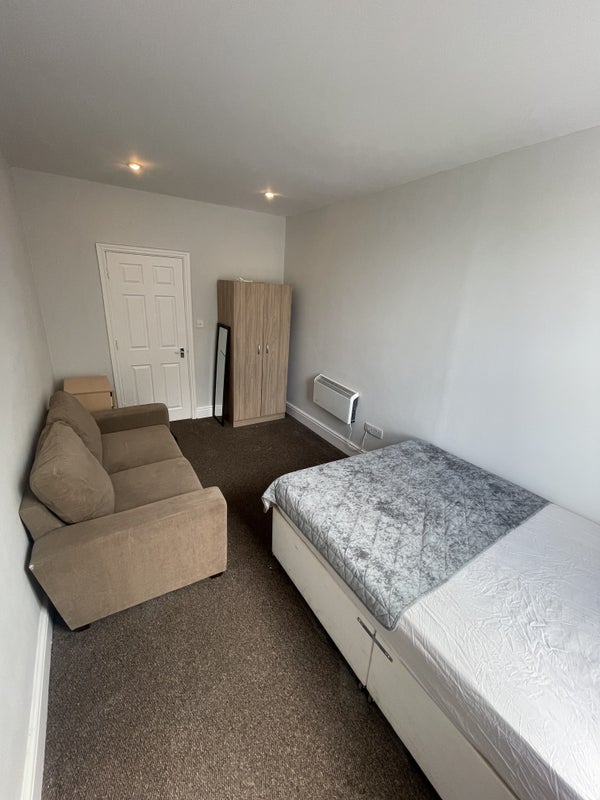 Furnished Double bedroom available in prime locati - student accommodation in Chorlton - img_2