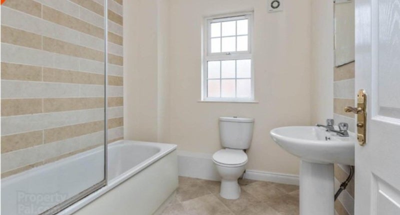 Furnished double bedrooms in Dunmurry - student accommodation in Belfast - img_2