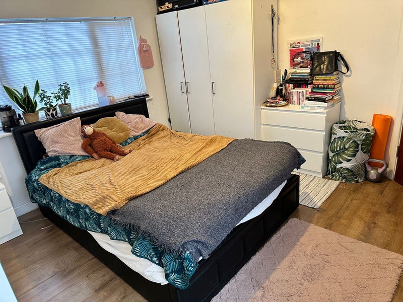 Furnished  single  spacious bedroom  en-suite - student accommodation in Hounslow West - img_1