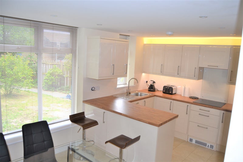Great Double Bedroom Own Shower Room - student accommodation in Bracknell - img_2
