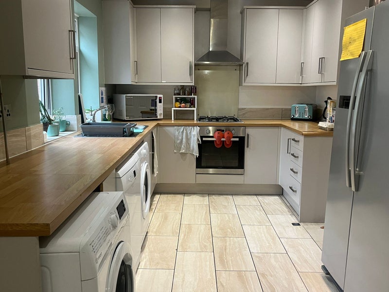 Great Ensuite Room Becoming Available - HP13 7EP - student accommodation in High Wycombe - img_1