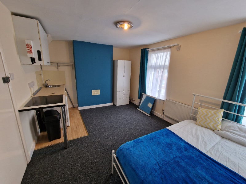 *Great Location - In Room Kitchens, Sinks Etc* - student accommodation in Reading - img_1