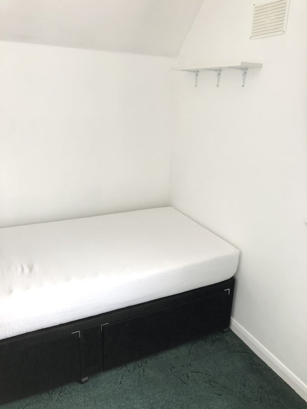 Hayes Town (UB3) - Cosy Single Room & Internet - student accommodation in Hayes - img_2