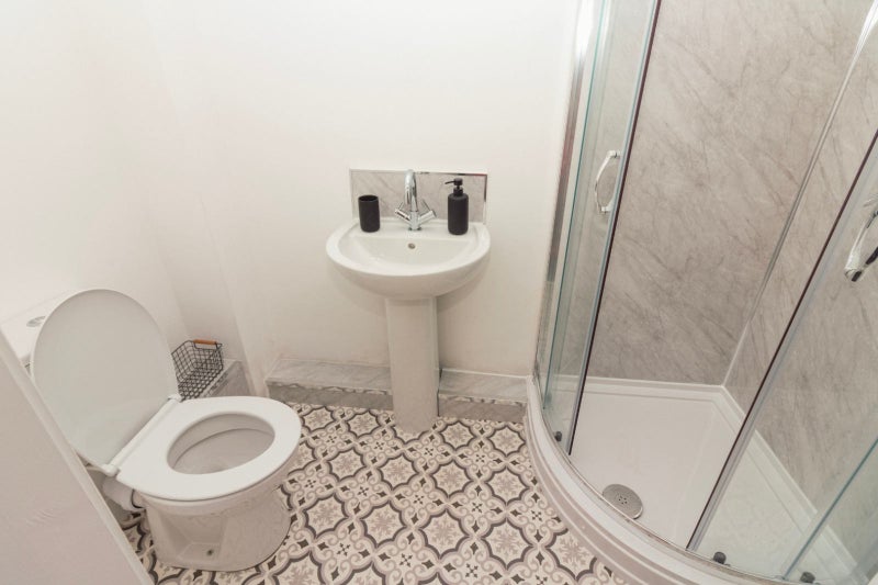 HMO-Last Room, En-Suite| Bills Inc. - student accommodation in Bolton - img_5
