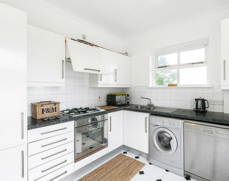Homely private suite in central Putney long/short - student accommodation in Putney - img_1
