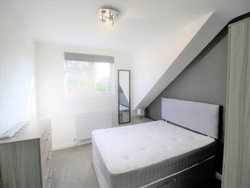 Double room available in lovely Horsforth house student accommodation in Horsforth - img_9
