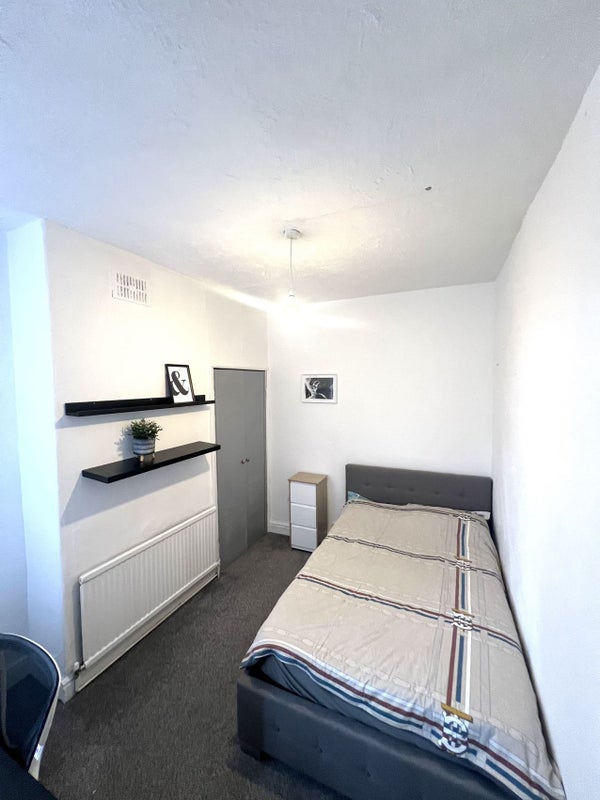 House in Salford - student accommodation in Salford - img_4