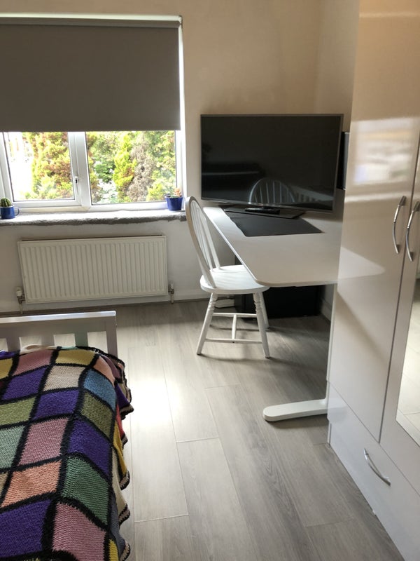 House  share  - for working female preferably - student accommodation in Dagenham - img_1