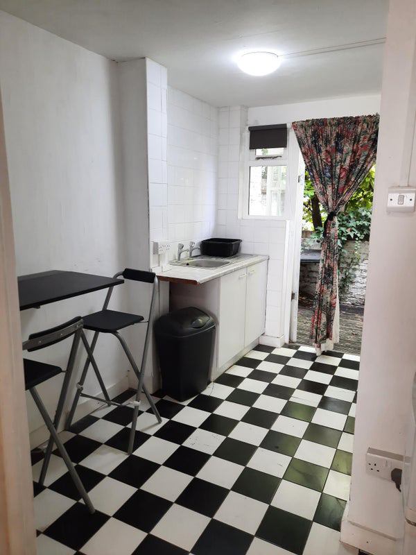 Huge 29m² Space, En-Suite, Amazing Location! - student accommodation in Shepherds Bush - img_4