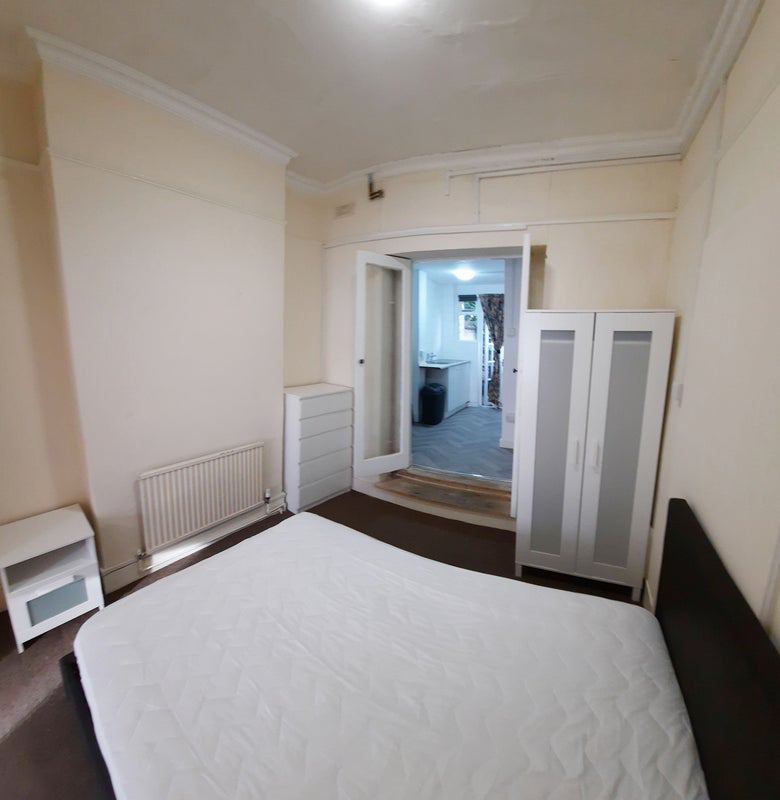 Huge 29m² Space, En-Suite, Amazing Location! - student accommodation in Shepherds Bush - img_3
