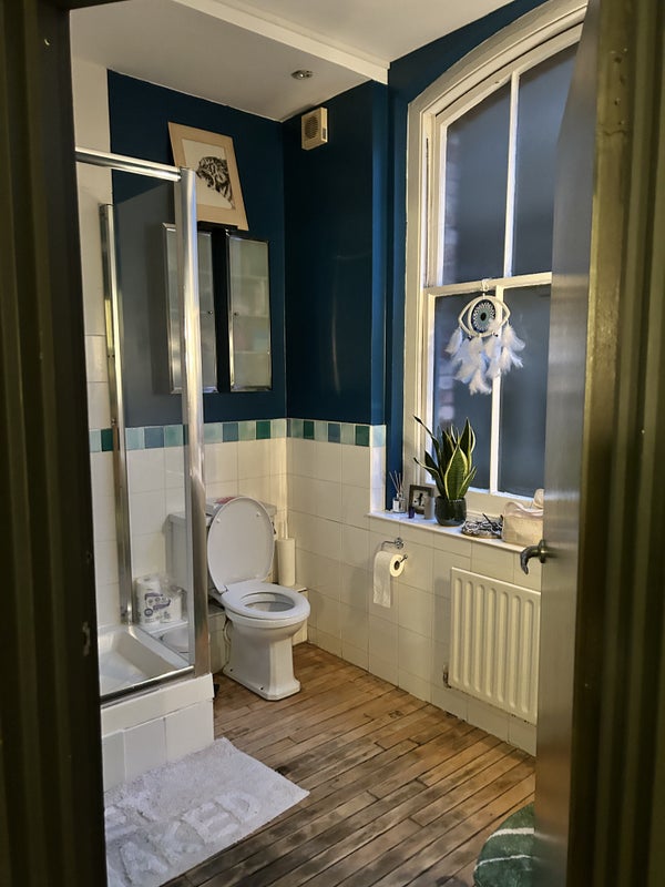 Huge master ensuite in a 115sqm factory conversion - student accommodation in Farringdon - img_5