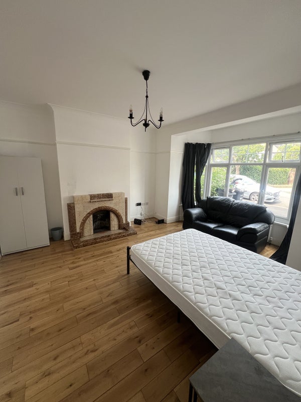 Huge room in E11 - student accommodation in London E11 - img_2
