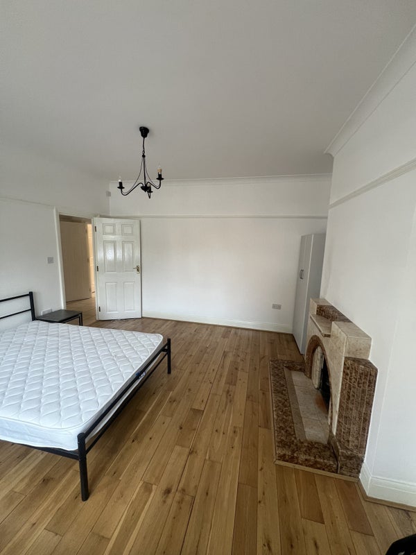 Huge room in E11 - student accommodation in London E11 - img_3