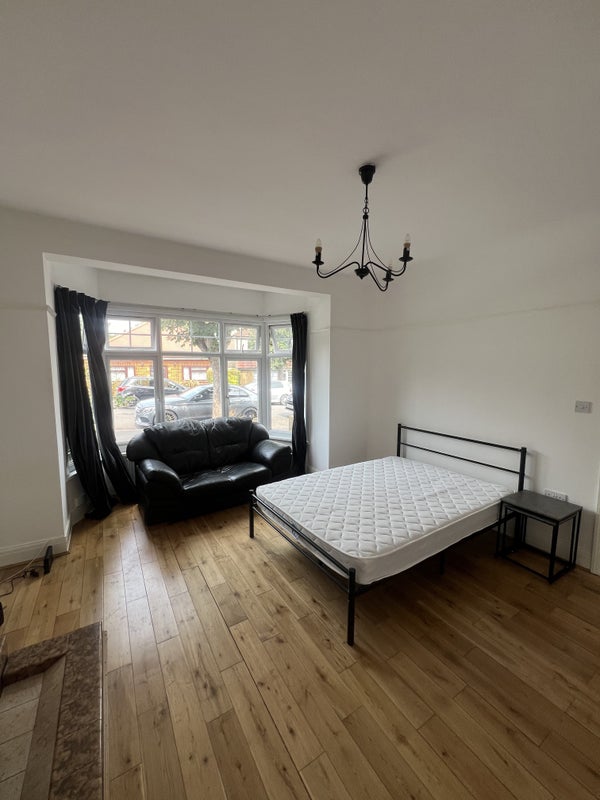 Huge room in E11 - student accommodation in London E11 - img_4