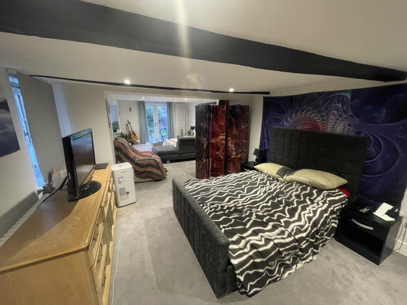 Huge Room With Living Area in Quiet Village - student accommodation in Crondall - img_2