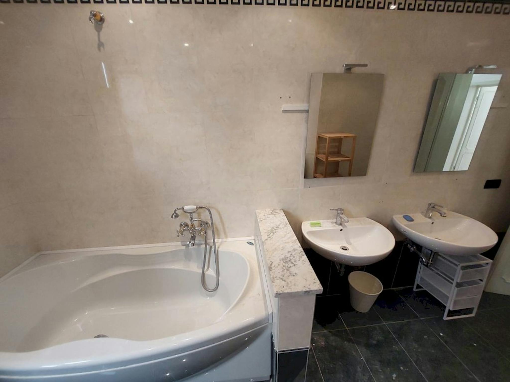Very charming ensuite double bedroom, in a victorian 6 bedroom house - student accommodation in Cardiff - img_3