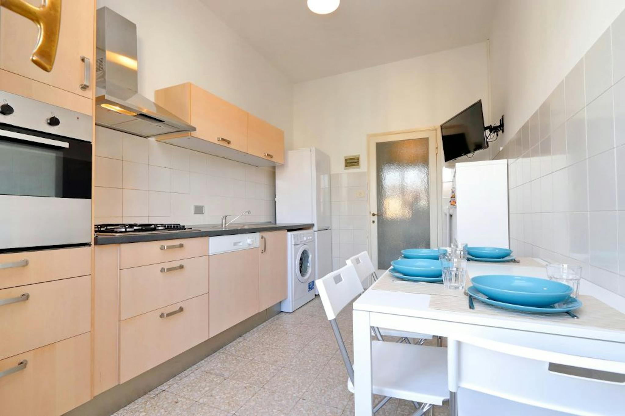 Snug double bedroom near Kilburn Tube - student accommodation in London - img_5