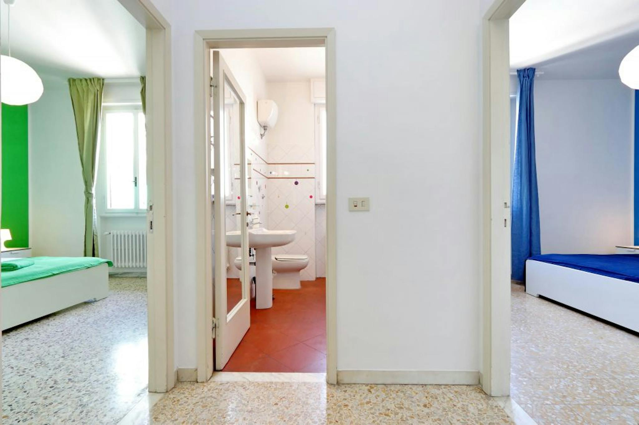 Snug double bedroom near Kilburn Tube - student accommodation in London - img_2