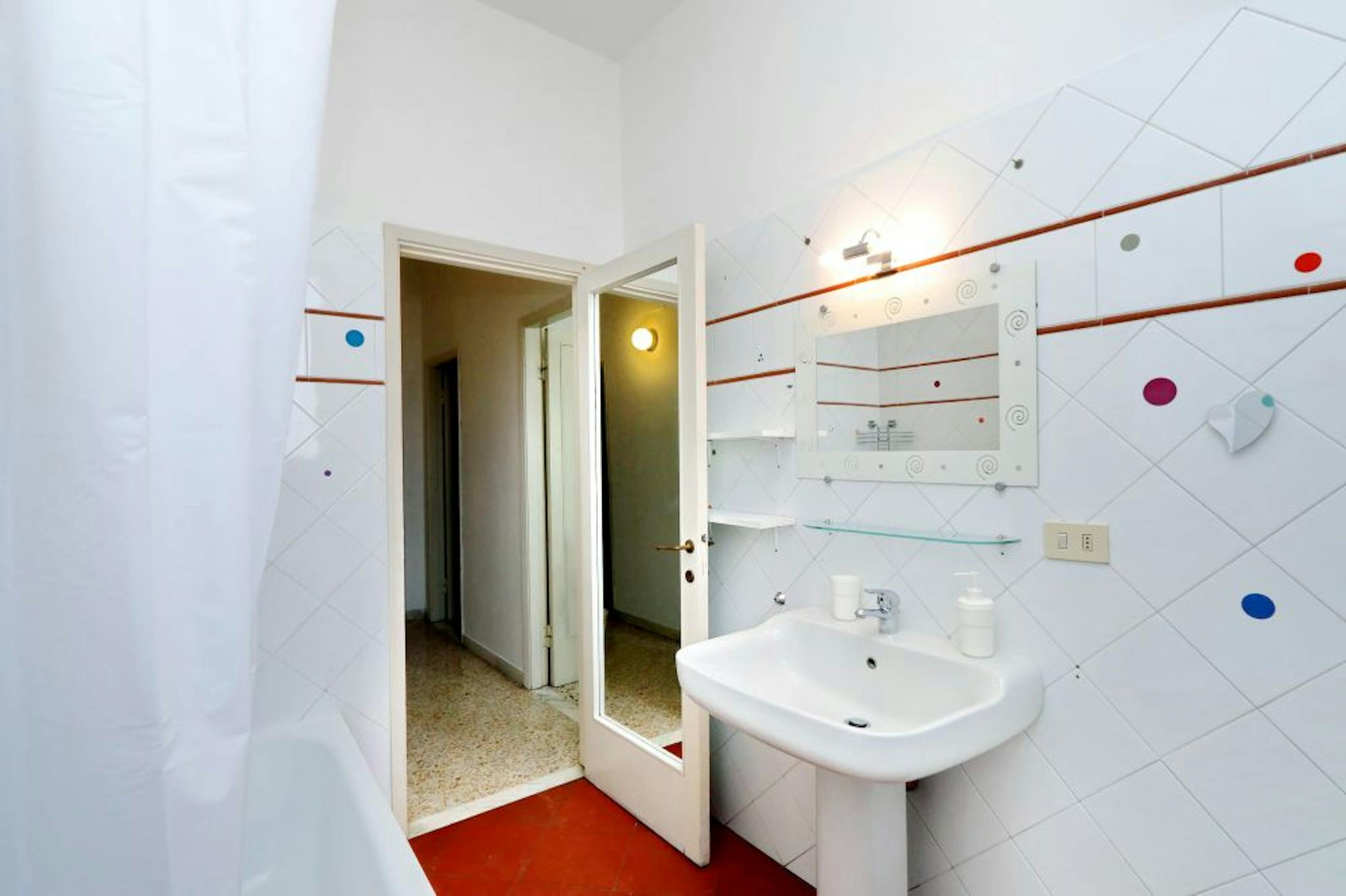 Snug double bedroom near Kilburn Tube - student accommodation in London - img_10