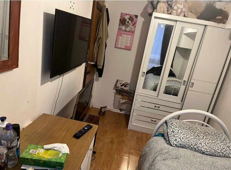 It’s a double room with single bed, family place - student accommodation in Aldgate East - img_3