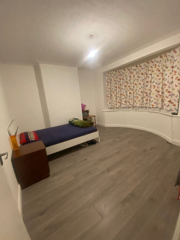 It's suitable for Muslim or bengoli couples - student accommodation in Mill Hill East - img_1