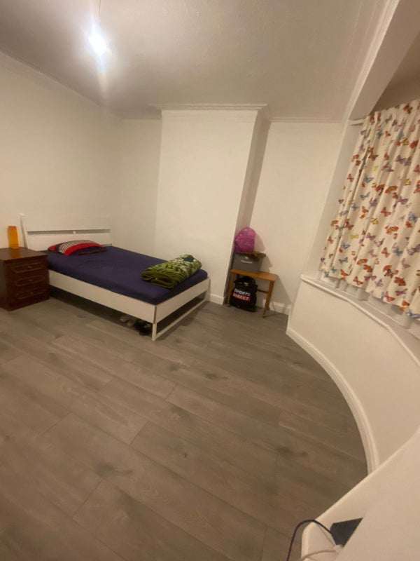 It's suitable for Muslim or bengoli couples - student accommodation in Mill Hill East - img_2