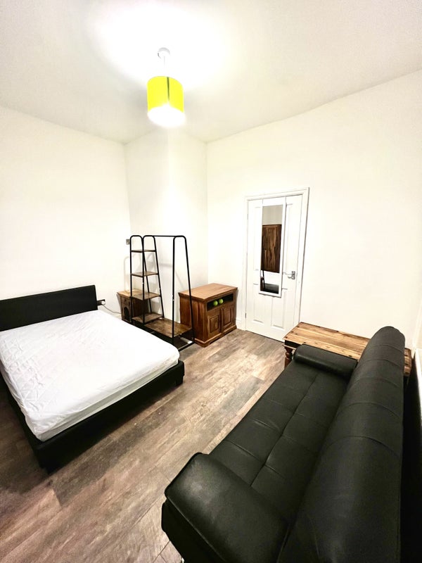  Large Bedroom - All Bills Inc - No Deposit  - student accommodation in Preston - img_1
