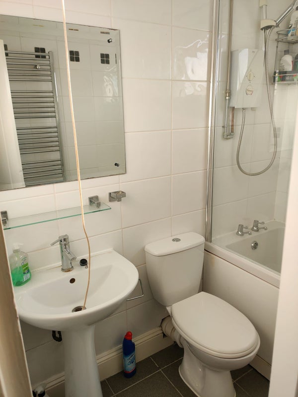 Large bedroom  for rent - student accommodation in Newington - img_4