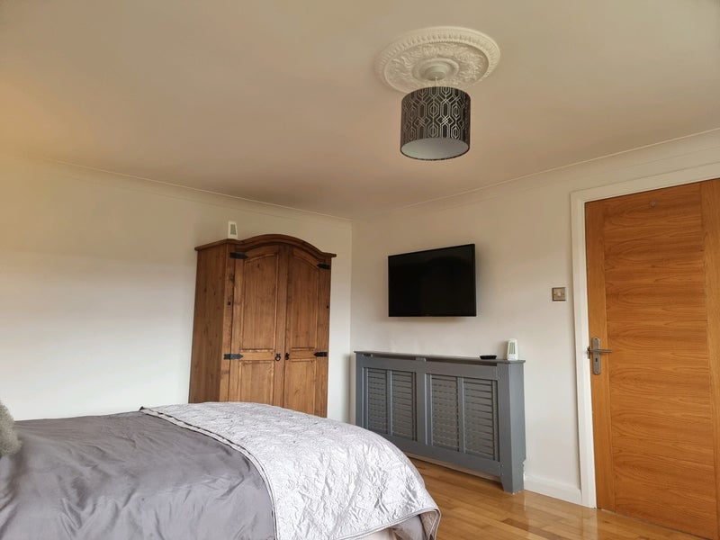 Large bedroom  for rent - student accommodation in Newington - img_8