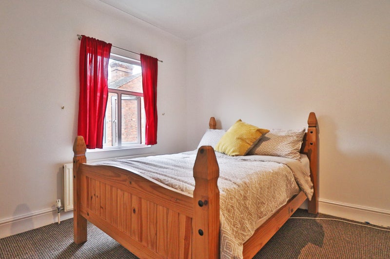Large Bedroom  I Town Centre I Bills inclusive - student accommodation in Bedford - img_6