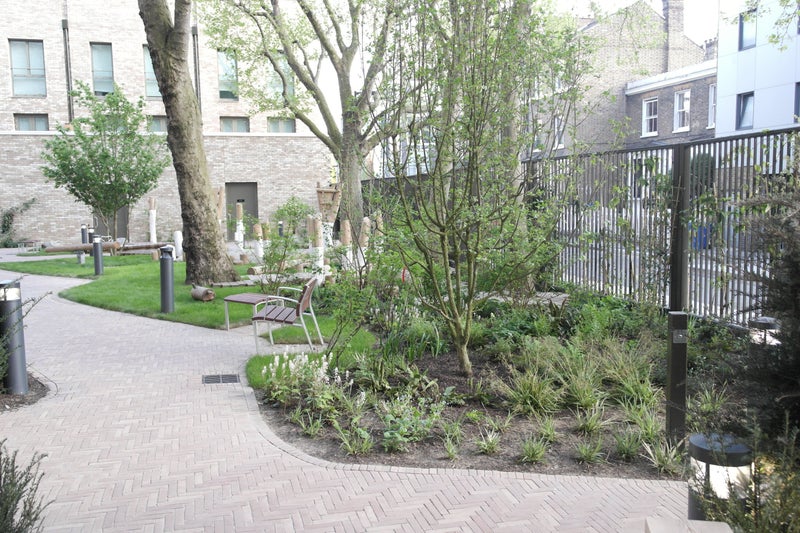 Large bright double room to rent Mon-Fri in E&C - student accommodation in Elephant and Castle - img_2