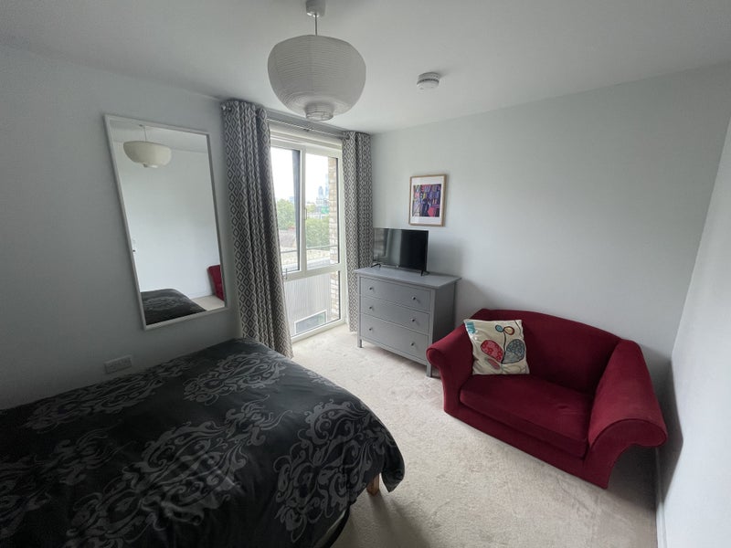 Large bright double room to rent Mon-Fri in E&C - student accommodation in Elephant and Castle - img_3