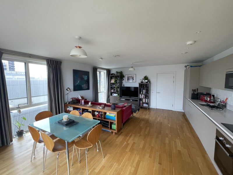 Large bright double room to rent Mon-Fri in E&C - student accommodation in Elephant and Castle - img_6