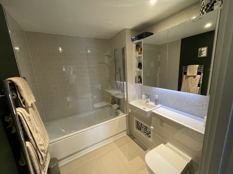 Large bright double room to rent Mon-Fri in E&C - student accommodation in Elephant and Castle - img_7