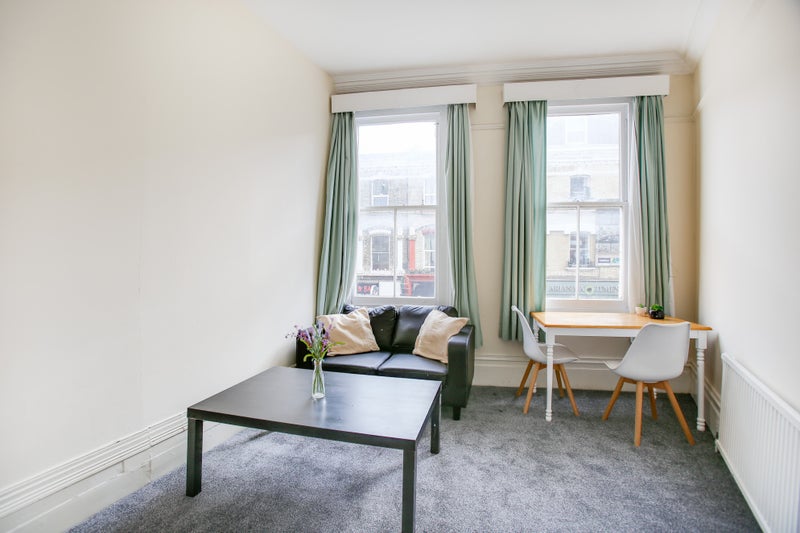 **Large & Cosey Double Room In Fulham Broadway** - student accommodation in Fulham Broadway - img_1