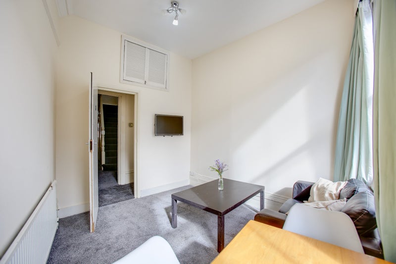 **Large & Cosey Double Room In Fulham Broadway** - student accommodation in Fulham Broadway - img_2
