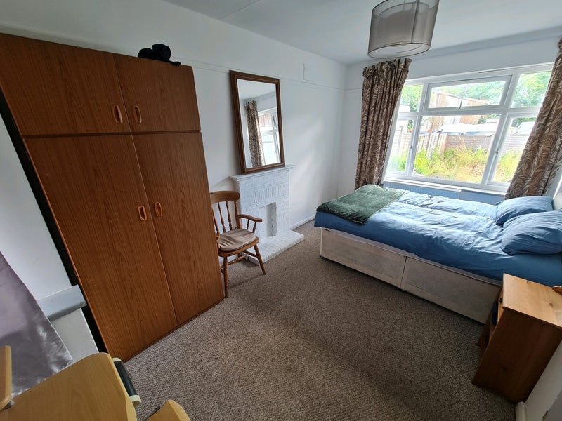 Large Double Bedroom Furnished- Available Immi - student accommodation in High Wycombe - img_8