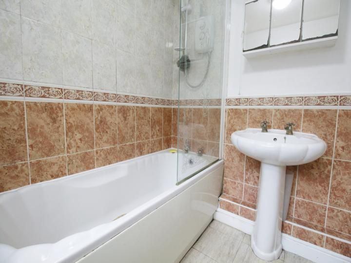 large double bedroom to let in LN2 - student accommodation in Lincoln - img_1
