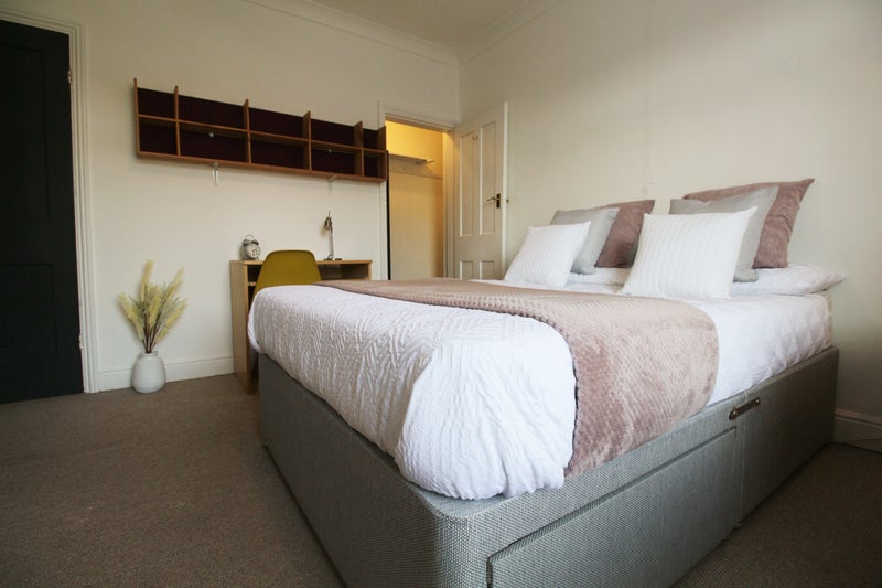 large double bedroom to let in LN2 - student accommodation in Lincoln - img_3