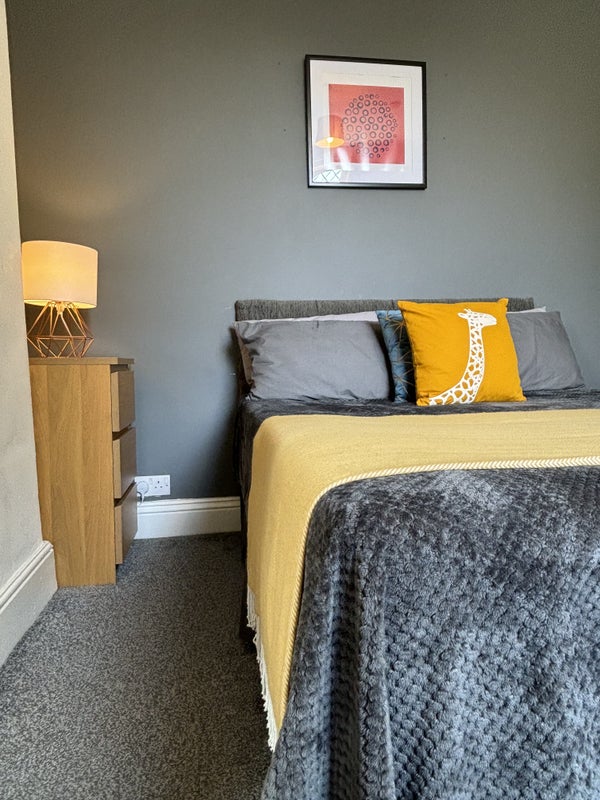★ Large double EN-SUITE in Saltaire ★ - student accommodation in Saltaire - img_7