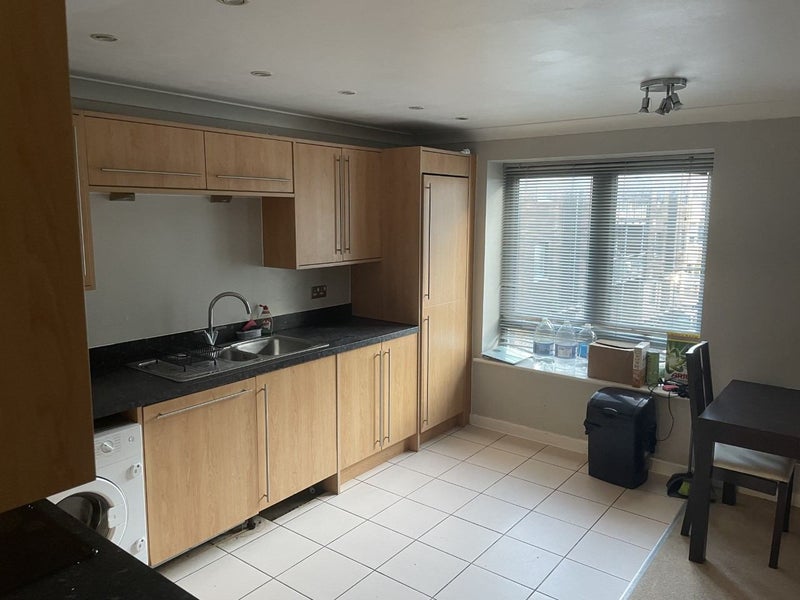 Large Double Ensuite Room in a quiet modern flat - student accommodation in Colchester - img_1