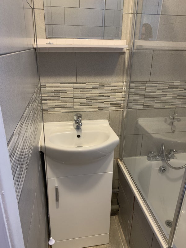 Large Double Room available in Friendly House - student accommodation in Earlsfield - img_6