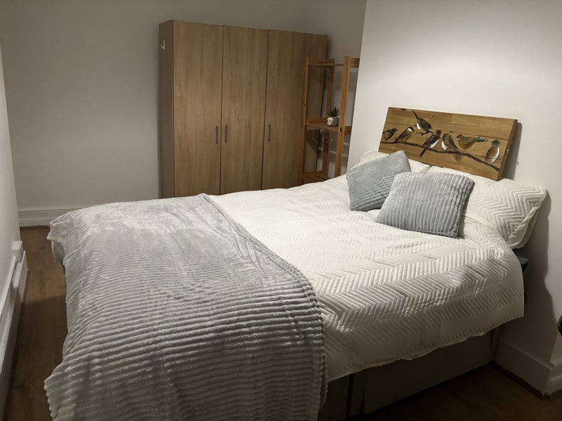 Large Double Room available in Friendly House - student accommodation in Earlsfield - img_3