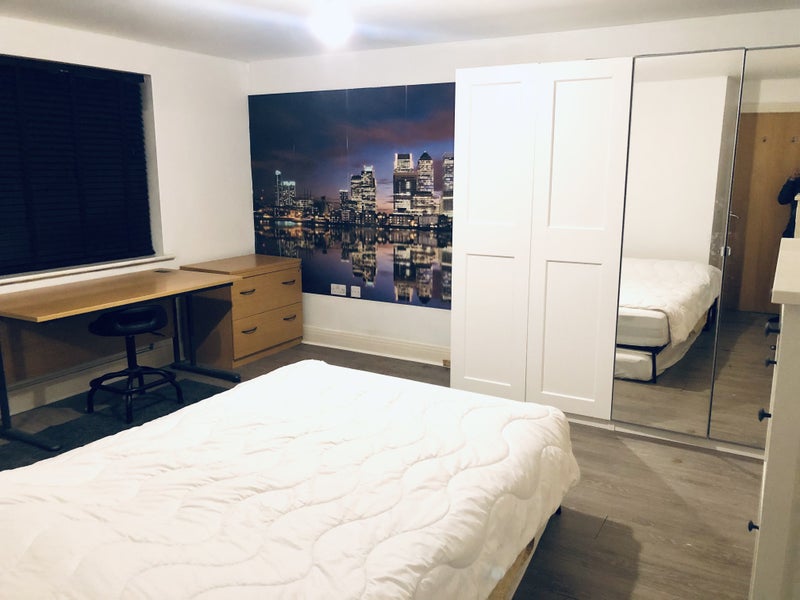 Ensuite loft near tube - quiet house student accommodation in Ruislip - img_1