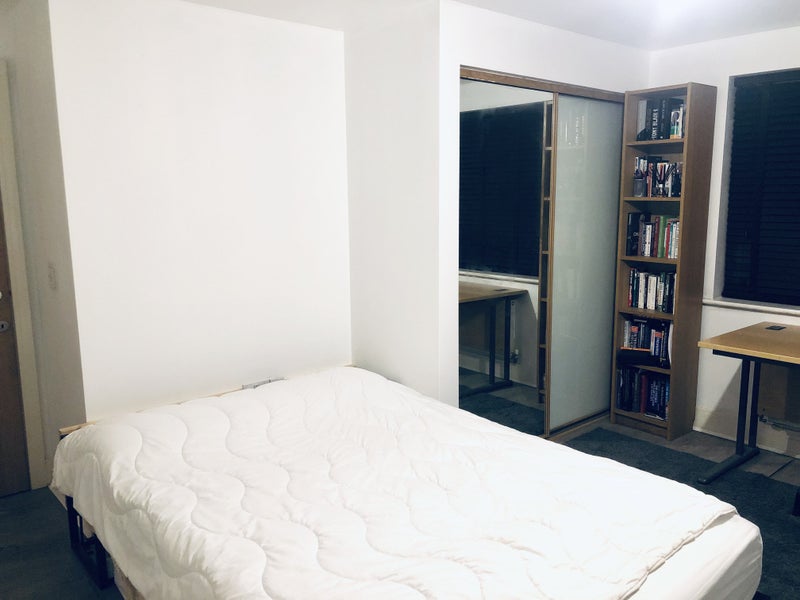 Ensuite loft near tube - quiet house student accommodation in Ruislip - img_4