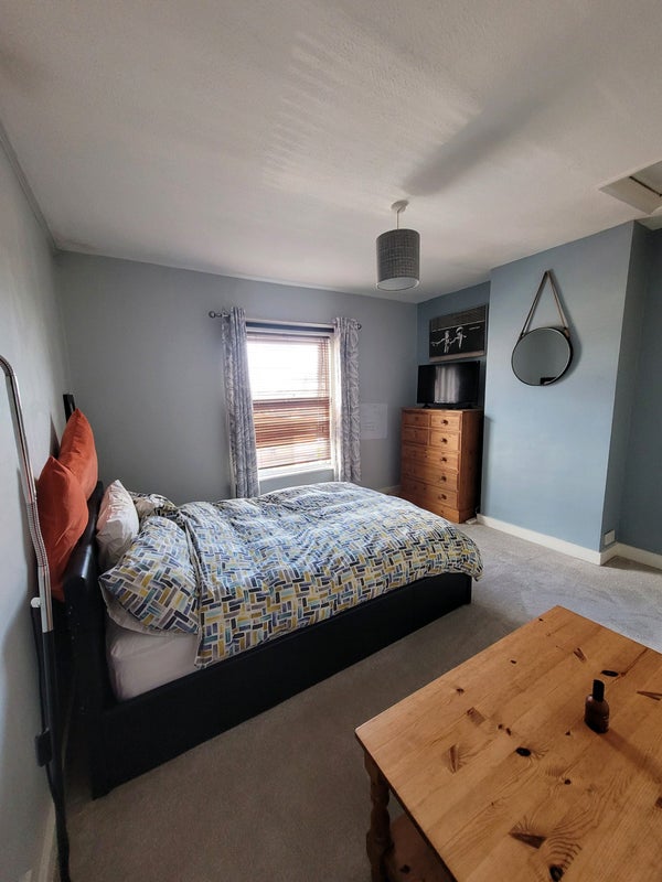 Large double room for female lodger own showeroom - student accommodation in Ryde - img_3