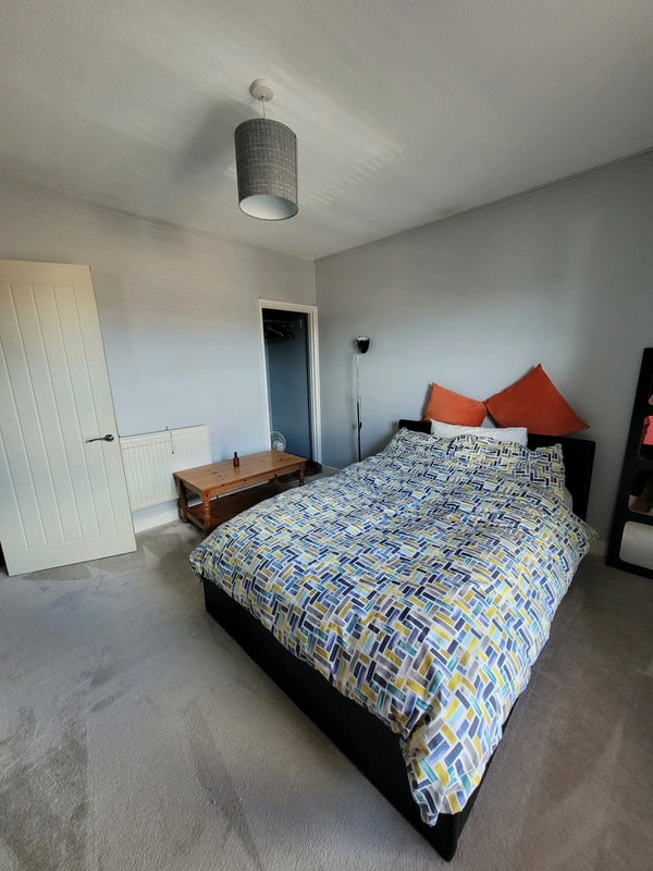 Large double room for female lodger own showeroom - student accommodation in Ryde - img_4