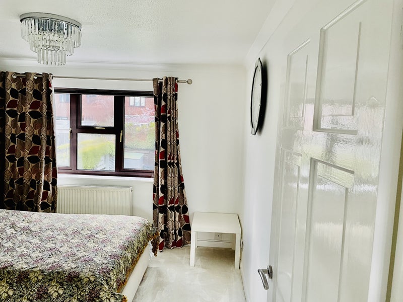 Large Double Room for Female, own bathroom - student accommodation in Milton Keynes - img_3