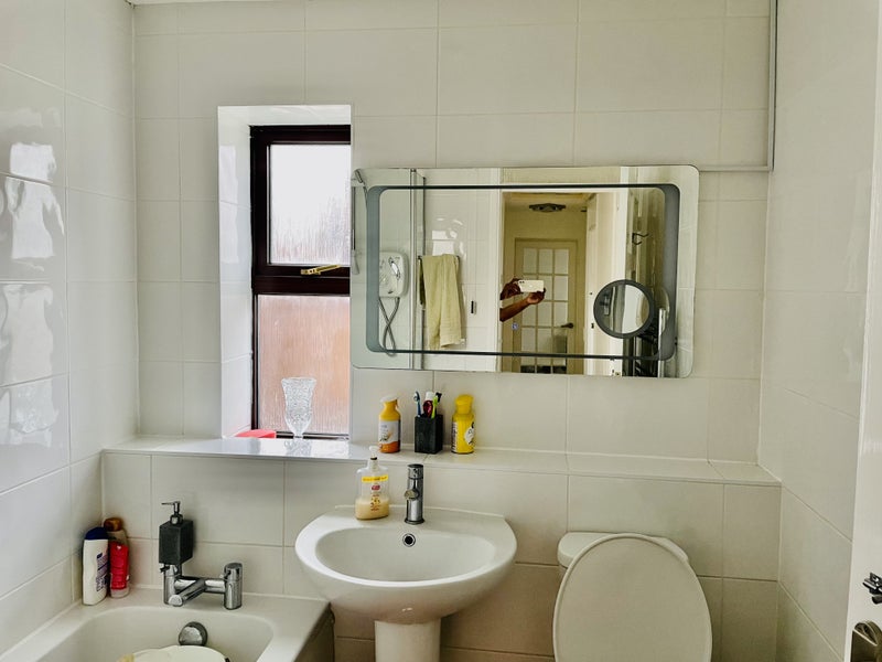 Large Double Room for Female, own bathroom - student accommodation in Milton Keynes - img_6
